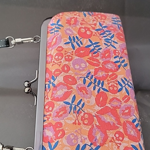 Iron Fist Clutch - Picture 6 of 10